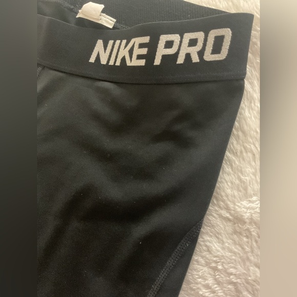 NWT NIKE PRO Women's Training Yoga/Gym/Run Capris-Black SIZE M Mid-Rise - Picture 7 of 9